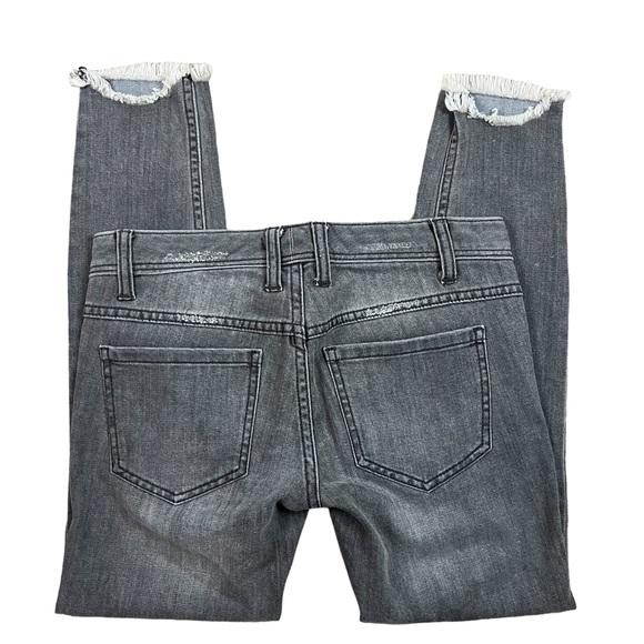 Free People Size 25 Charcoal Gray Fray Hem Busted Knee Skinny Cropped Jeans - Picture 5 of 7